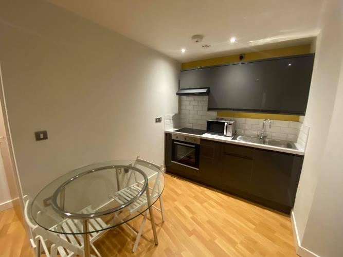 Studio apartment with FULL OVEN<br>G05 Space, WestOne, 8 Broomhall Street, City Centre, Sheffield S3 7SY