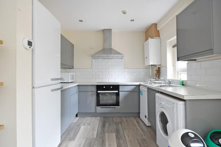 Newly refurbished Large modern 6 bedroom apartment<br>18a Newbould Lane, Broomhill, Sheffield S10 2PL