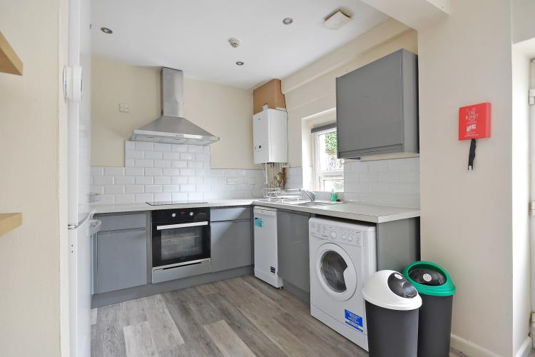 Newly refurbished Large modern 6 bedroom apartment<br>18a Newbould Lane, Broomhill, Sheffield S10 2PL