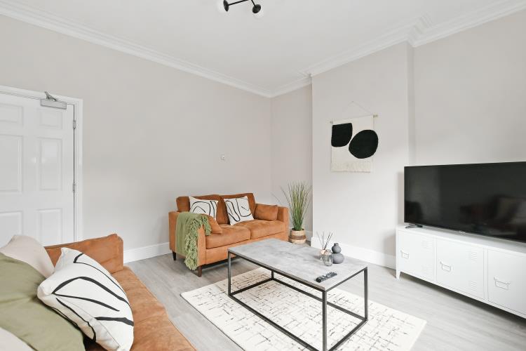Modern 5 Bedroom House<br>177 Upper Hanover Street, Broomhall, Sheffield S3 7RR