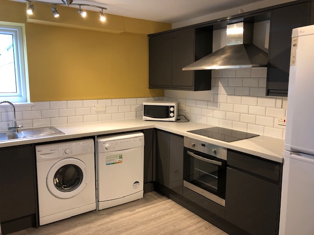 Large modern refurbished 4 bedroom apartment<br>Flat B - 16 Tapton House Road, Broomhill, Sheffield S10 5BY